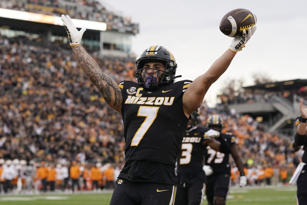 SaintLou17's tweet photo. Cody Schrader deserves the Heisman.
#Mizzou https://t.co/a8sukz088K