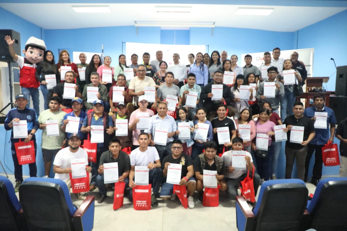 sencicoperu's tweet photo. 🚨¡Presentes en Chilca‼️ #SENCICO certificó a 68 trabajadores quienes culminaron satisfactoriamente la capacitación en la modalidad "Acción Móvil". https://t.co/3cWtma19lA