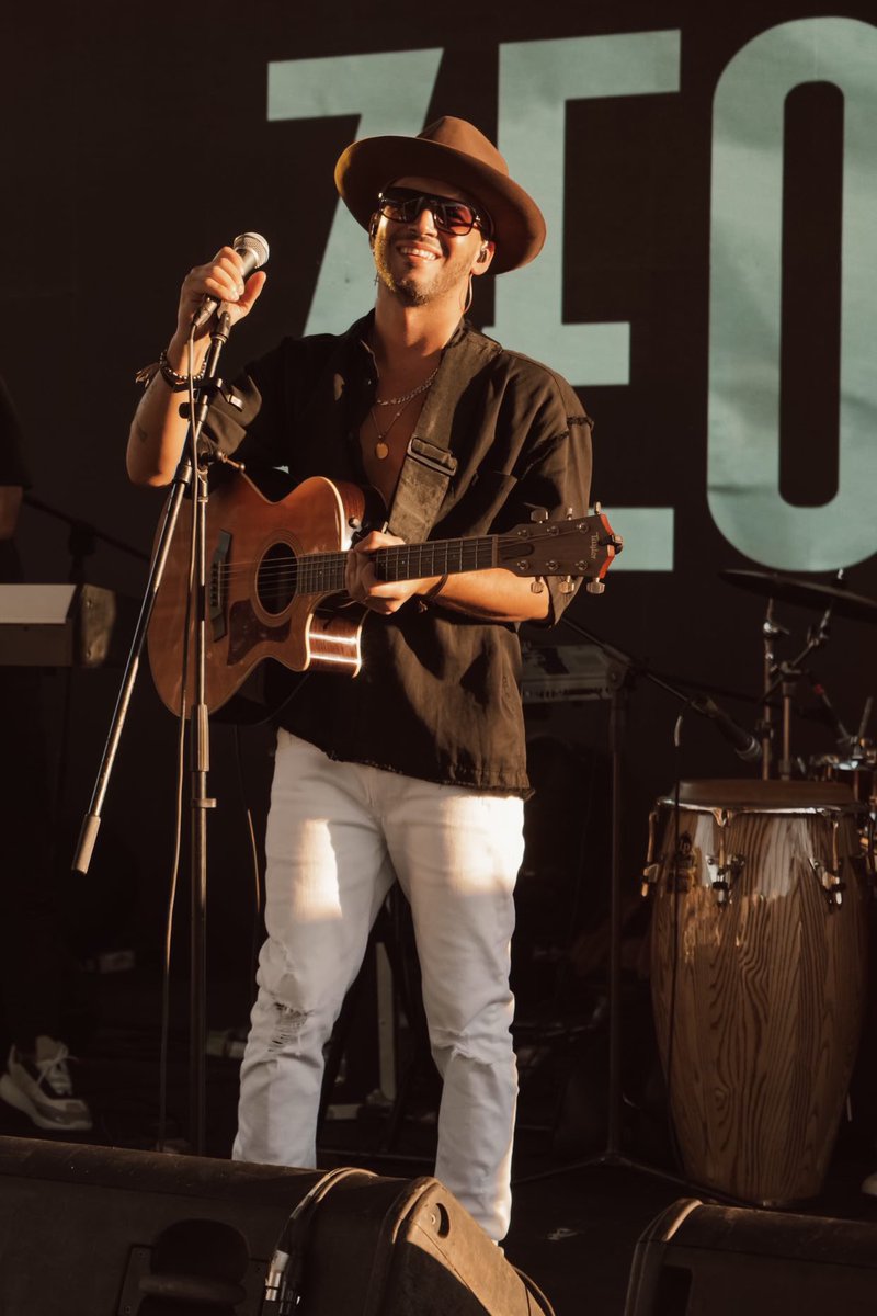 zeomunoz's tweet photo. “Vine a buscar leña y hacer un fogon, pa’ bailar a fuego lento con mi gente una cancion.” 🏆
• Agradecido con la invitacion de Flavor Fusion + Amilkar Gonell - al evento Record Guinness (aun en revision) . 
Fue una bonita experiencia y deseo profundamente que logremos el reto. 
Nos vemos en Diciembre 🇩🇴