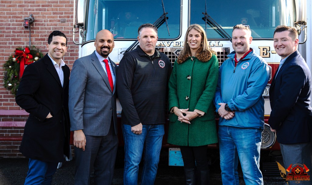 #Haverhill #Fire was proud to accept this 
#staffing #grant to add 16 full time #firefighters to staff a ladder truck in Bradford for possibly the first time ever! Thank you to everyone involved. For more info:

haverhillfirefighters.org/hfd-fema-safer…

<a href="/LoriTrahanMA/">Lori Trahan</a>  <a href="/IAFFofficial/">International Association of Fire Fighters</a> <a href="/femaregion1/">FEMA Region 1</a>