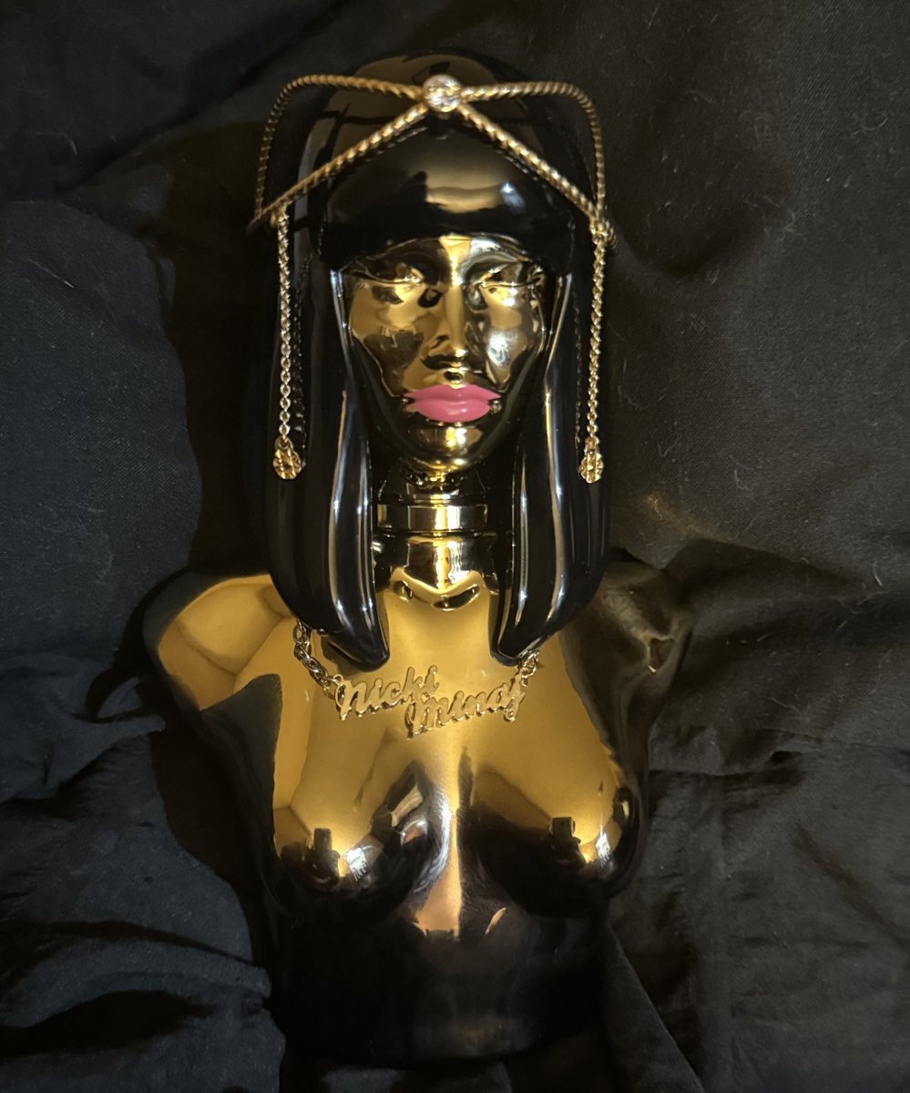 BLAZINSANA's tweet image. I was not able to find the #PinkFriday2Perfume BUT…. I did find the #Queen perfume ✨ brand new &amp;amp; it’s my new fave, just like Queen is my favorite Nicki album of all time. It smells so fruity &amp;amp; fresh, but sexy &amp;amp; sweet. Love this fragrance DOWN #NickiMinaj