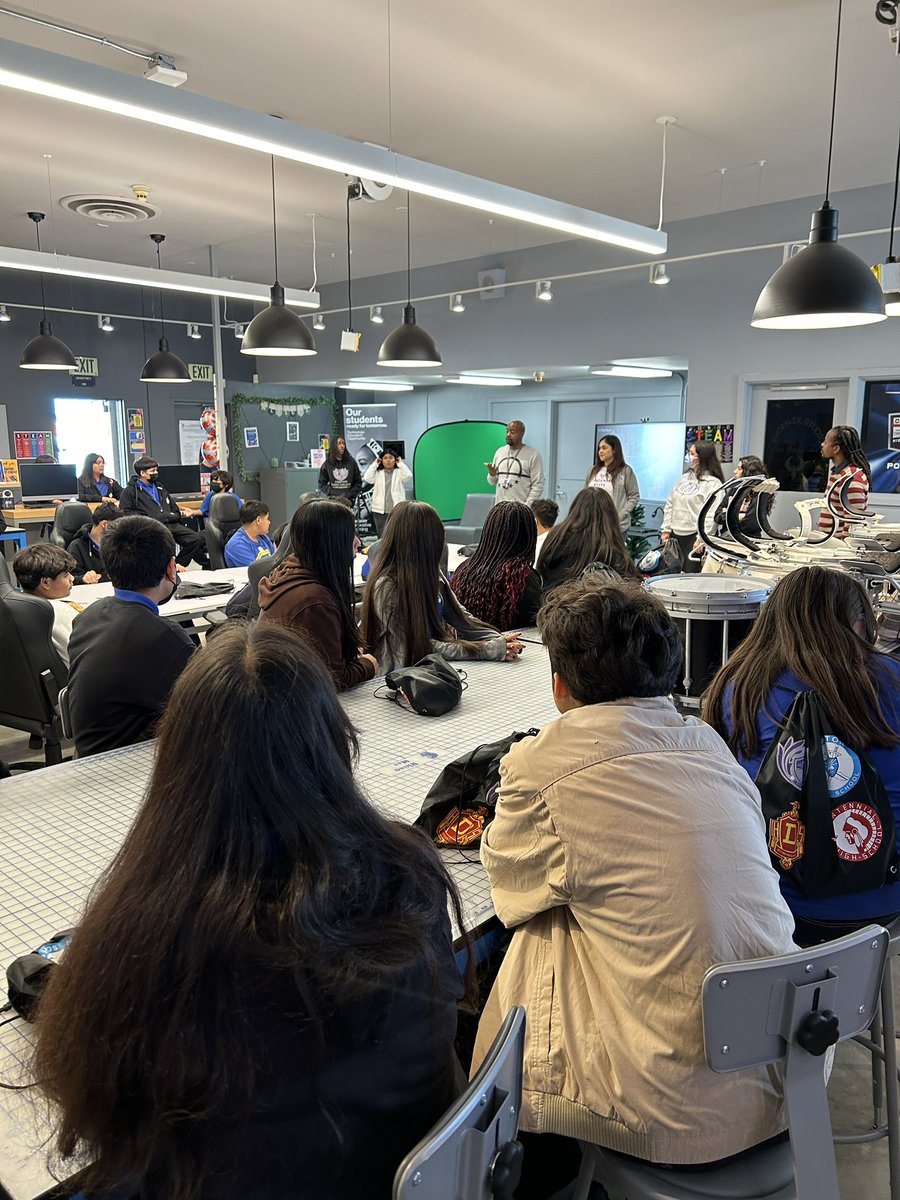 Compton Unified 8th graders toured Compton Early College High School today and saw the Verizon Lab, and heard about different clubs, sports, and activities that the school offers, as part of the Vertical Articulation. 
 
#enrollment #9thgrade #classof28 #ComptonUnified #Elevate