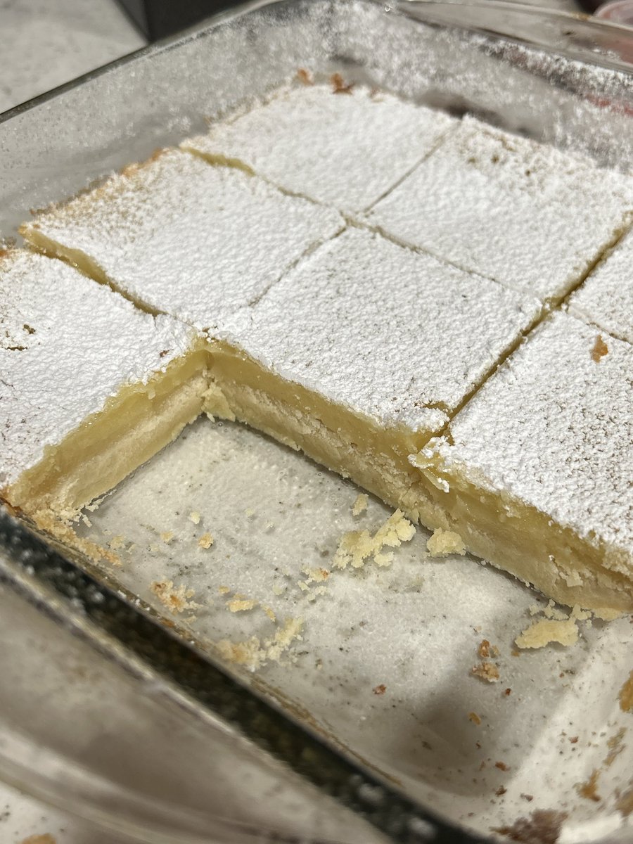 starlifetraces's tweet photo. Gonna make a thread for the things I've baked &amp; add on as I keep baking👩‍🍳
Chocolate banana bread, pumpkin pie cookies, coffee cake muffins, &amp; lemon bars https://t.co/uZ2brB2qV7