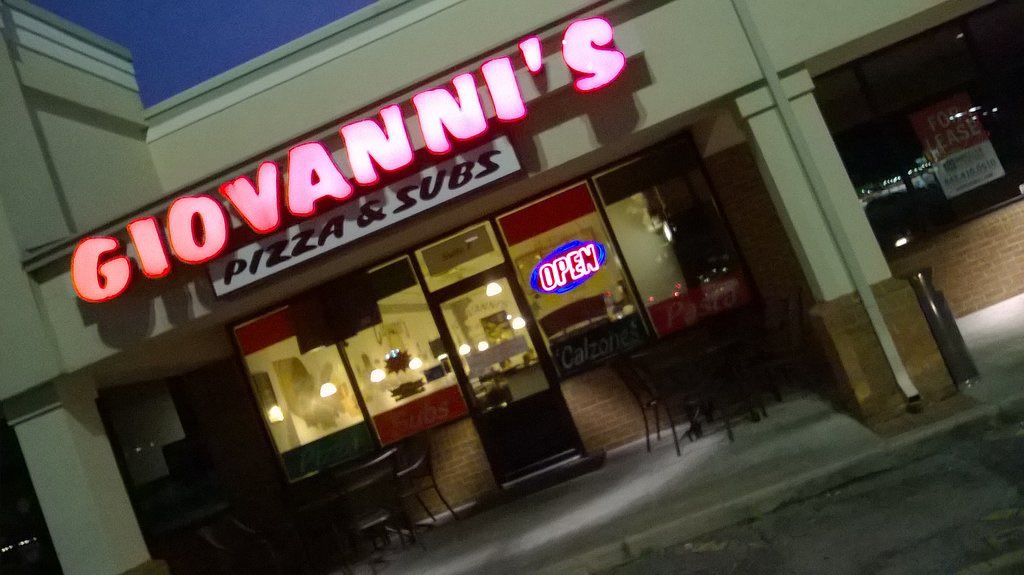 DjVvSnWo's tweet image. Using only a restaurant, tell us where you went to college.