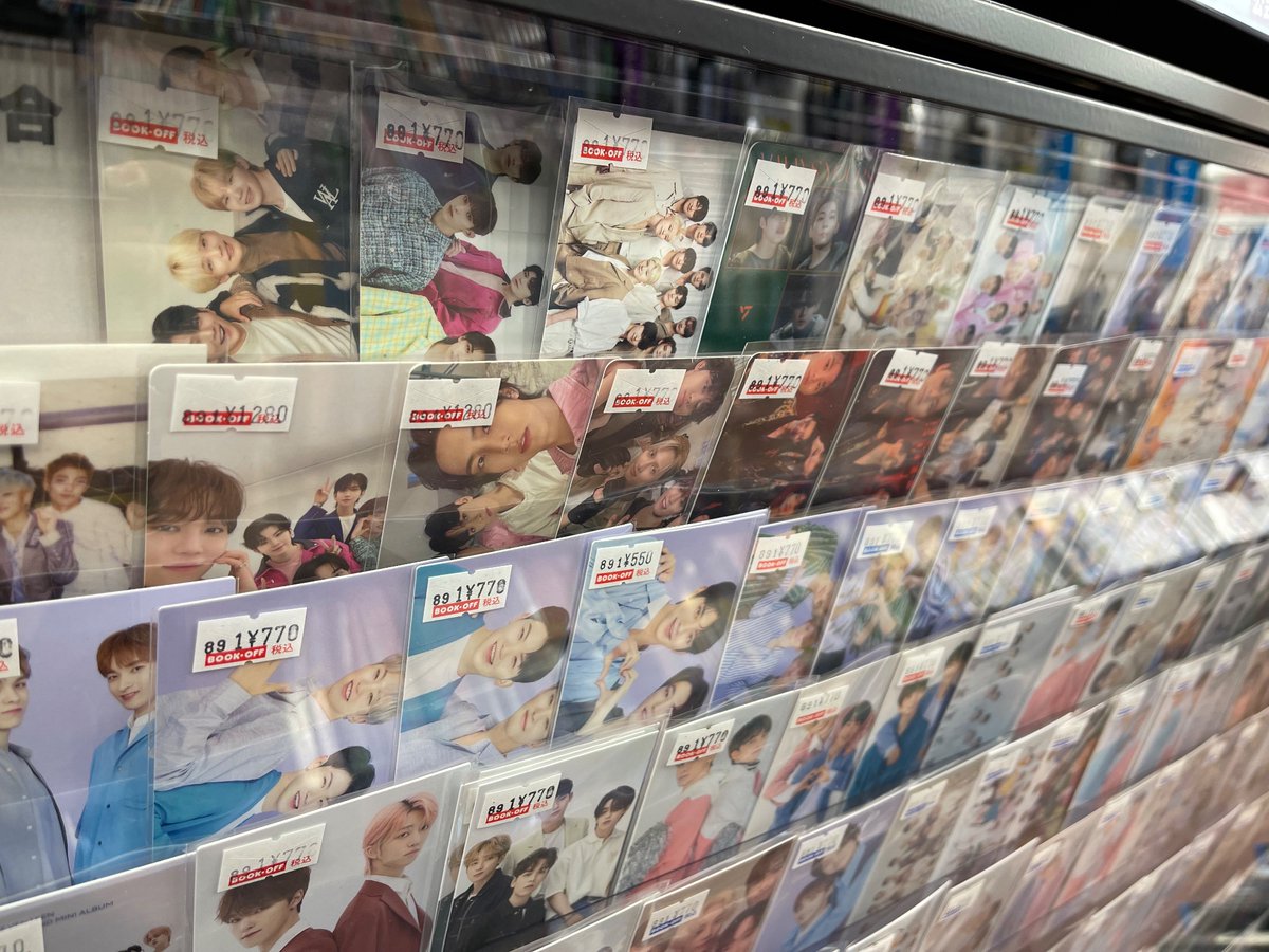 💜K-POP💜】 当店地下1階フロアにてセブチなどの公式トレカなどを多数