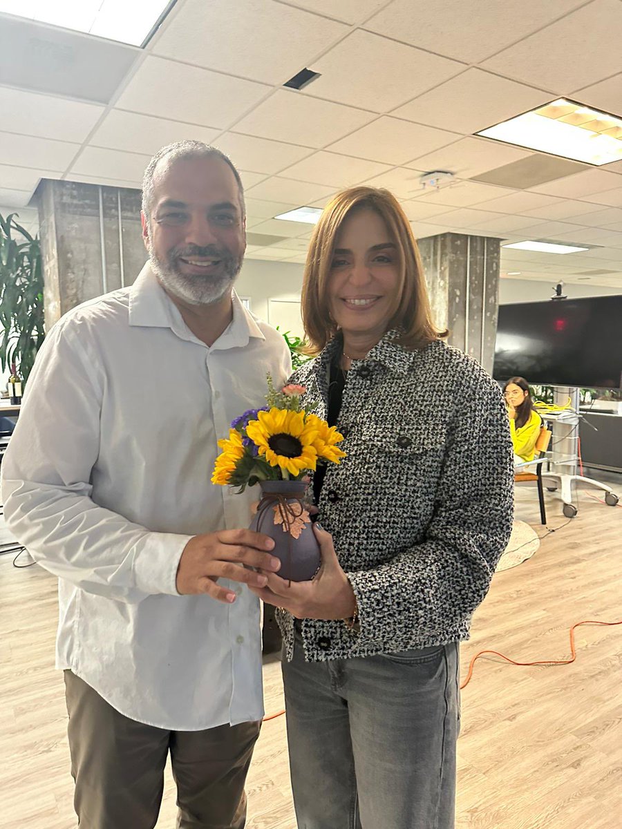 Change the Ref 🟧 tweet media