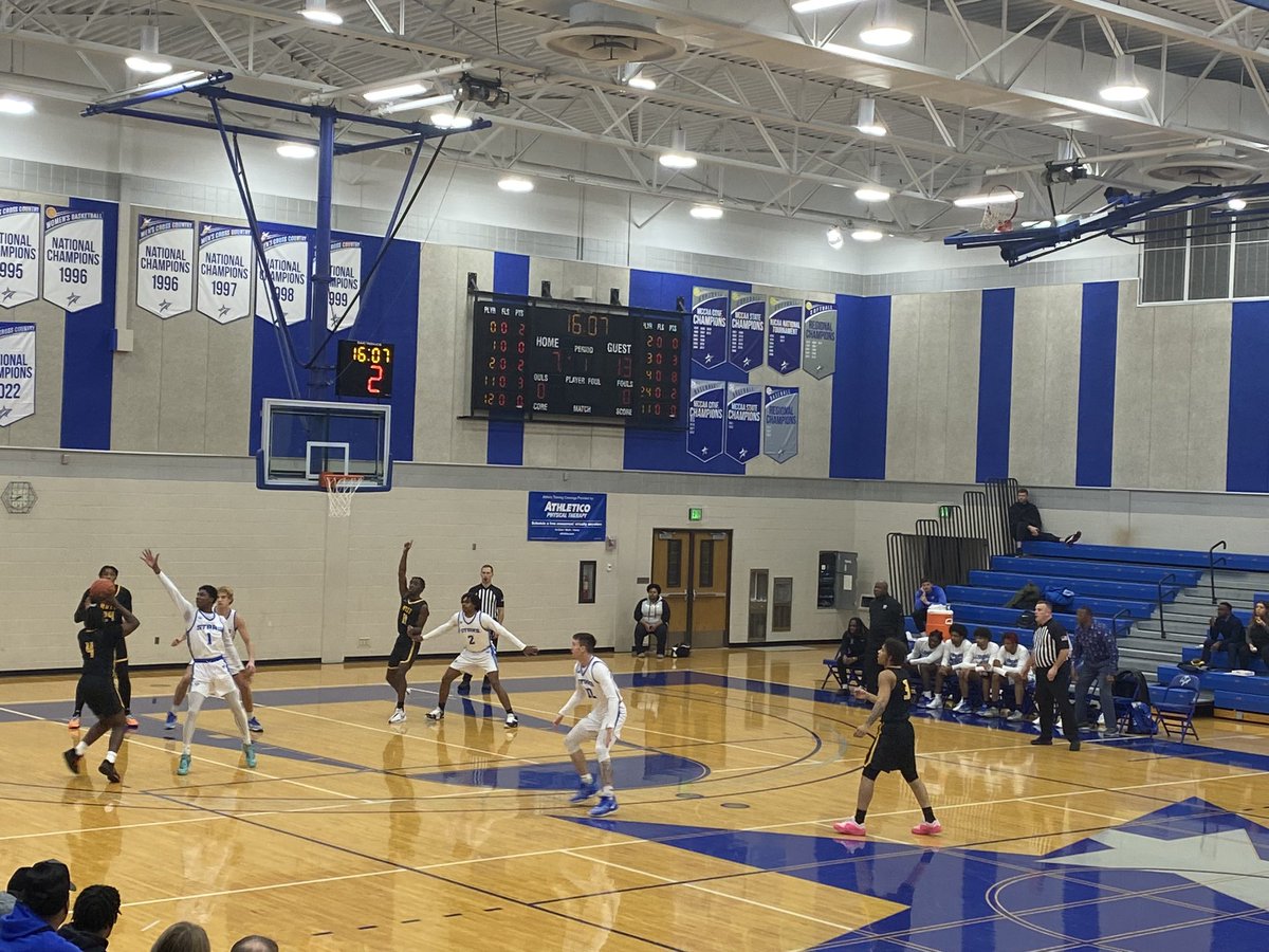Waverly_PE's tweet photo. Taking in some Stars basketball https://t.co/QAs0OVyDln