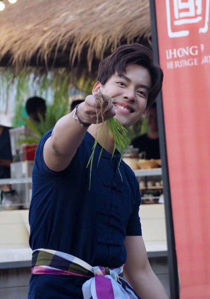 Cheryl_LU921's tweet image. 笑容多点比较适合你，开心多点，烦恼少点，Tiew Khao要记得笑口常开呐😆🌿 🦌🌳

#taedarvid💙 Morninggg🍳☕️
🌻Have a #HelloHappy 🔥Thursday🫶🏻💙