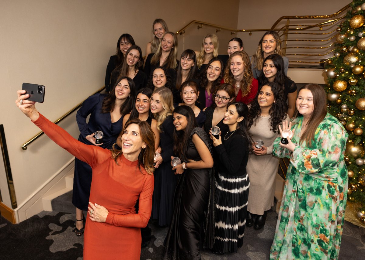 EYnews's tweet photo. Congratulations to winners of this year's EY NexGen Women competition!

💻 4683 applications
🙋‍♀️ 307 participants
🌍21 global finalists
🧑‍🤝‍🧑3 winning individuals
🏆1 winning team

Excited to see what the future holds for the finalists!

#BetterWorkingWorld https://t.co/OzIFLvELtp