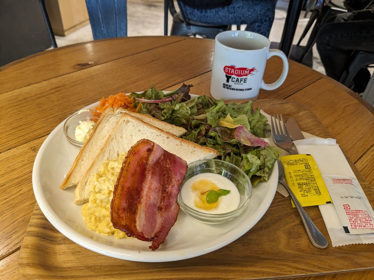 mocci54503764's tweet photo. ホテル近くのカフェで朝食ー！
#stadiumcafe https://t.co/e7OGHNWm0E