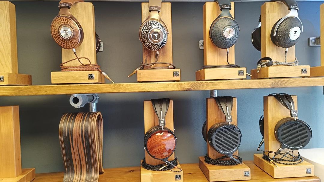 Hi Fi Racks Ltd (@hifiracksltd) on Twitter photo Show off your headphones in style with our solid hardwood headphone holders! Perfect for home, office or studio - protecting any brand of over-ear headphones... and looking stylish doing so 😁🎧
Shown here at the <a href="/HomeMediaLtd/">Home Media</a> headphones hub!
The perfect Christmas gift 🎁 Show off your headphones in style with our solid hardwood headphone holders! Perfect for home, office or studio - protecting any brand of over-ear headphones... and looking stylish doing so 😁🎧
Shown here at the <a href="/HomeMediaLtd/">Home Media</a> headphones hub!
The perfect Christmas gift 🎁