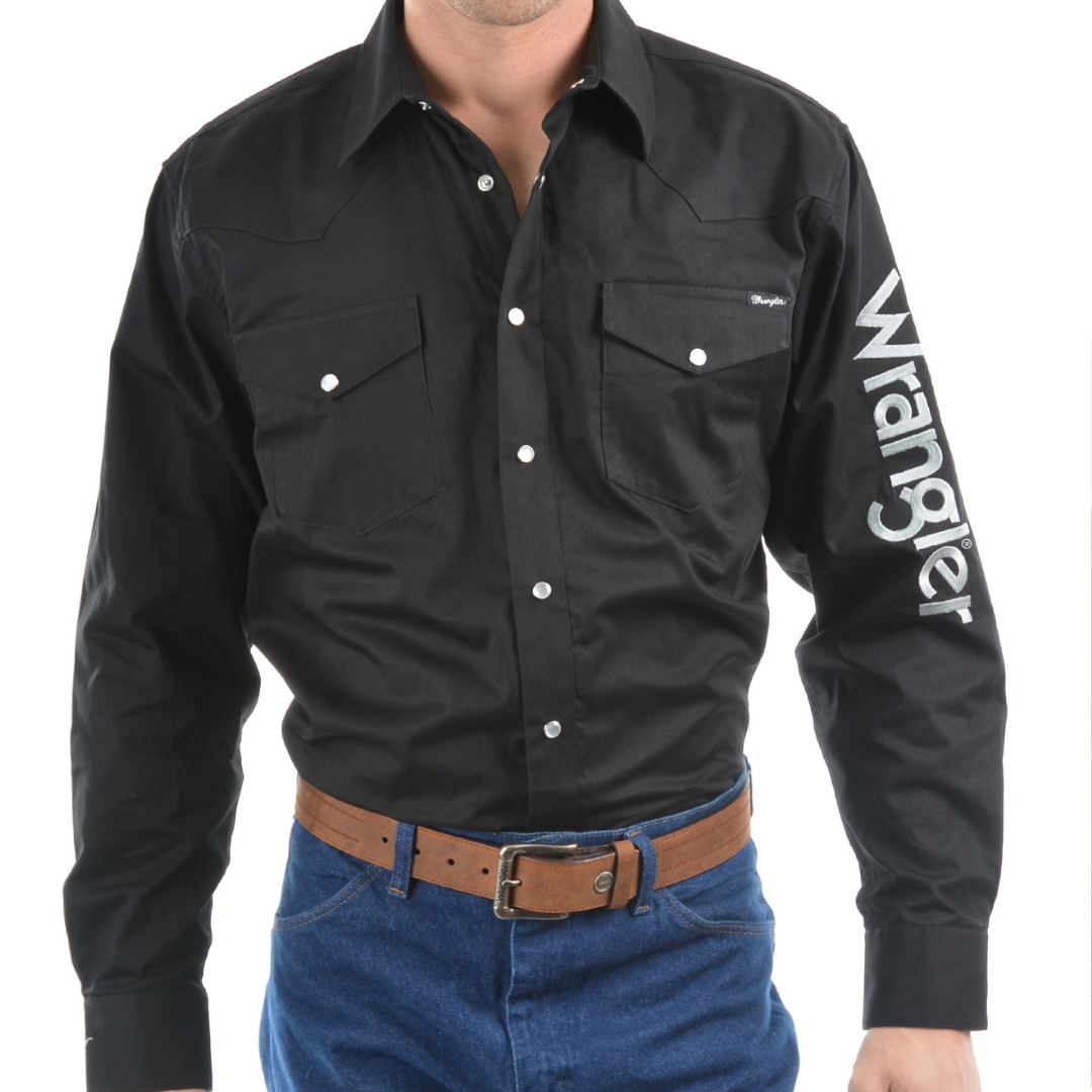 stylishoutbacka's tweet photo. 🐂Here is the all-time-favorite Wrangler Mens Shirt, The Black🌵Rodeo Logo shirt with fully embroidered Wrangler logo 🏇down LH arm &amp; upper back, Pearl snap closures. Cool Pure Cotton🐎⁠
🏇Race over to Stylish Outback to grab your's now:⁠
https://t.co/54Y2HXxMoX https://t.co/aOoxh7WNOF