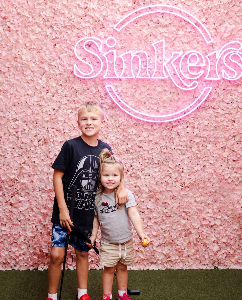 SinkersLounge's tweet photo. Mini golf is a fun, family-friendly activity that everyone enjoys! ⛳️⁠
⁠

Did you know kids 12 and under play for only $7? We also have different size putters for all ages of mini golfers🏌️ ⁠
⁠

Plan your next family outing using the link in our bio 🔗⁠

#sinkerslounge https://t.co/oWxl8nzZG1