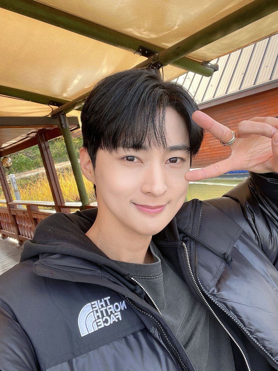 Fashionwithfun_'s tweet photo. My love is you, 보고 싶어
이유는 오직 너야~ ❤️ 

Thank you for coming back to Europe I had the best time &amp; made amazing new memories together. Hopefully see u soon❤️🥰사랑해~🫶
Belated selca day, sorry
@twt_VAV @VAV_official #VAV #VAMPZ #브이에이브이 #뱀스 #vampzselcaday #VAVACE https://t.co/8Z4Es8cUAI