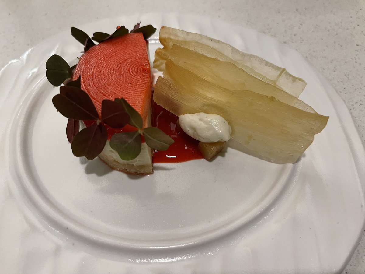 The rose-red sliced apple on the left is done by hand, no mandolin, @ #Esme!