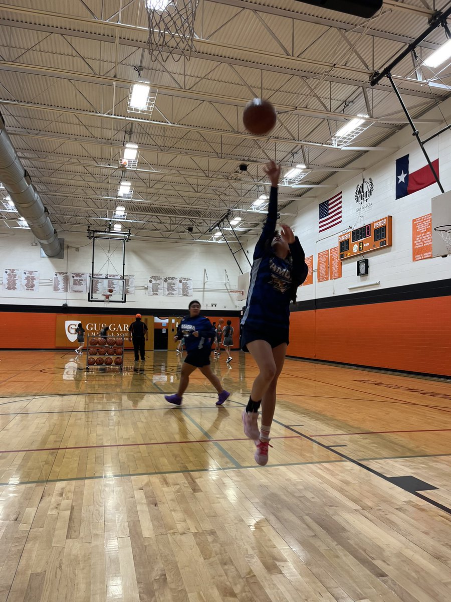Shout to our 8th grade girls getting the W over the resilient Gus Garcia. Also shout out to our athletic booster club for the new booster shooting shirts. Look good feel good play good 😎 
Let’s keep this winning streak going before winter break comes around ❄️ 🏀 🐾