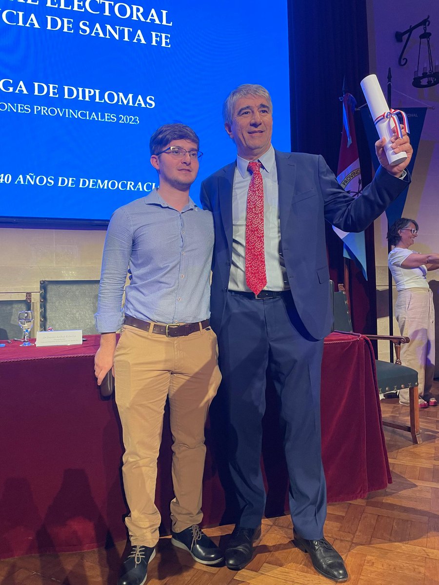 Hoy recibí el Diploma de Diputado electo en las últimas elecciones donde fui parte de un gran equipo conducido por nuestro Gobernador <a href="/maxipullaro/">Maximiliano Pullaro</a> que recibió un enorme apoyo de la ciudadanía. Ahora nos espera el enorme desafío de cambiar la realidad de los santafesinos/nas.