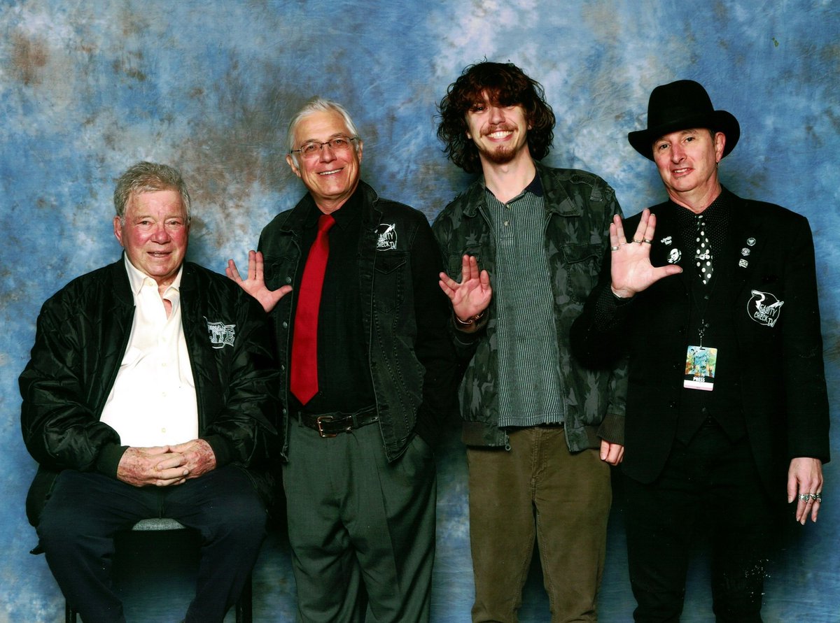 AceRealityCheck's tweet photo. A couple more pix from @fanexposf w/ #TheFonz aka @henrywinkler &amp; @WilliamShatner @startrek #HenryWinkler #CaptKirk #StarTrek #RealityCheckTV #LiveLongAndProsper #FANEXPOSanFrancisco #FANEXPOSanFrancisco2023 https://t.co/uEP1uaRw0D