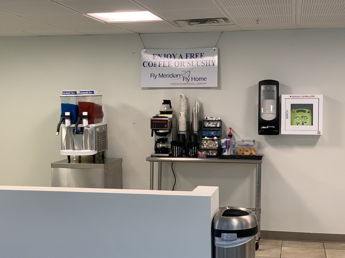 What a great @united team @MeridianAirport. Taking care of our customers with free doughnuts🍩and coffee☕️prior to their flight✈️, along with slushees🥤for our afternoon folks. #goodleadstheway @ChrisEarley78 @Jmass29Massey @jacquikey