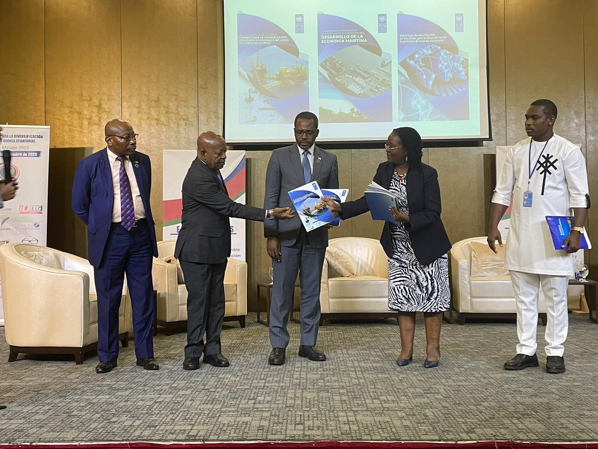 Primer Foro Económico para la #DiversificaciónEconómica de Guinea Ecuatorial 2023

El <a href="/UNDP_EG/">PNUD Guinea Ecuatorial</a> presenta y hace entrega oficial al <a href="/mpyde23/">MPDE</a> de los 4 informes sobre contexto y oportunidades para la diversificación económica a través de la #EconomíaAzul en el país.

#FEDE2023