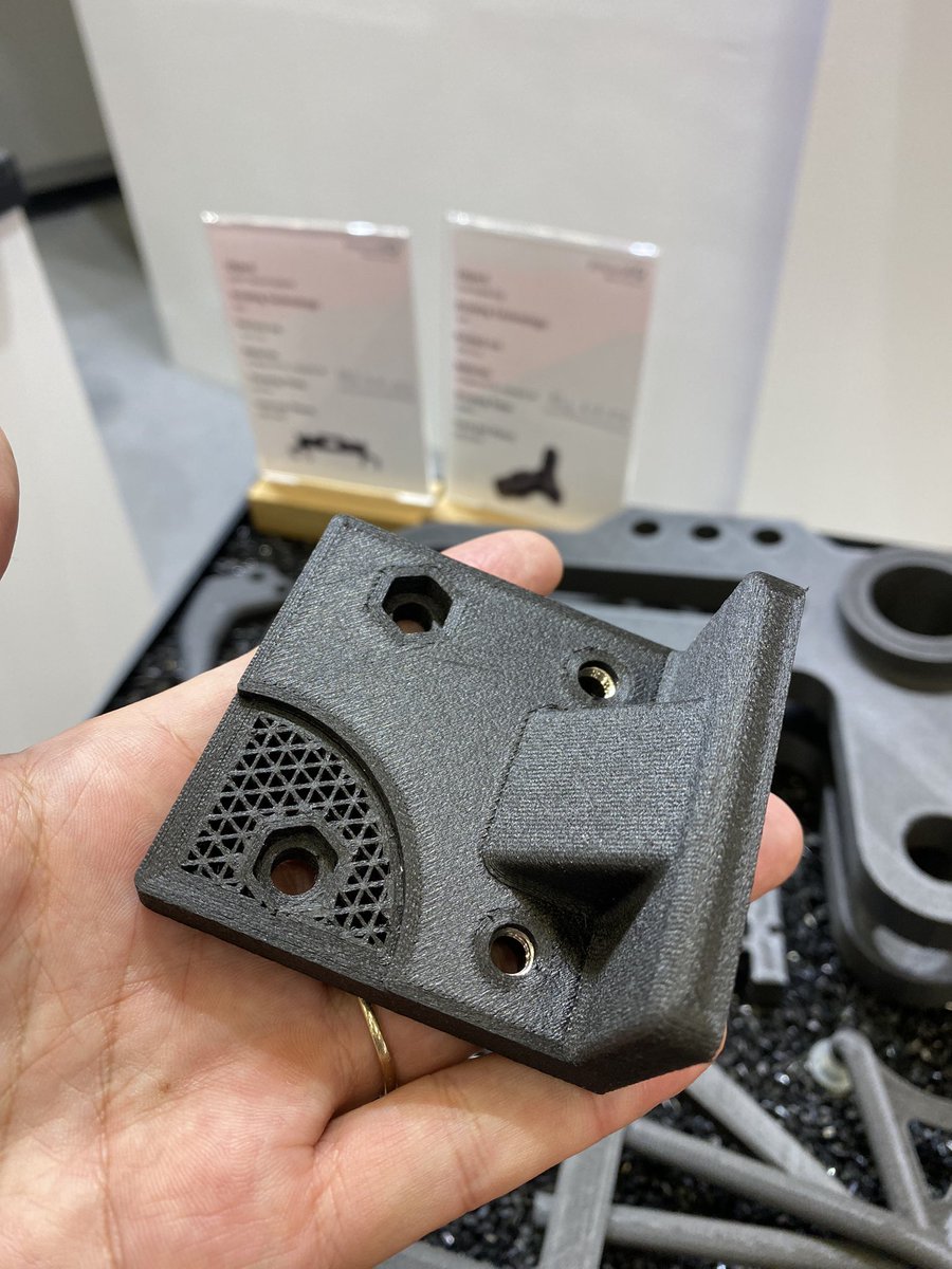 hayap1965's tweet photo. IPF2023 day3
innovatiQ FDM方式樹脂3Dプリンタ
こんなふうにボルトをインサートして造形出来ます。
#CKB https://t.co/6TatdHhfUb