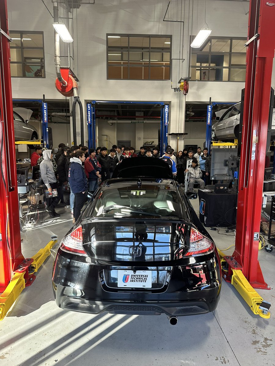 Thomas Edison HS College & Career Coordinator (@ms_malleck) on Twitter photo Big shout out to <a href="/UTITweet/">Universal Technical Institute</a> for such an amazing presentation today. The students at TEHST had a blast. #CTE #automotive #VirtualWelder Big shout out to <a href="/UTITweet/">Universal Technical Institute</a> for such an amazing presentation today. The students at TEHST had a blast. #CTE #automotive #VirtualWelder