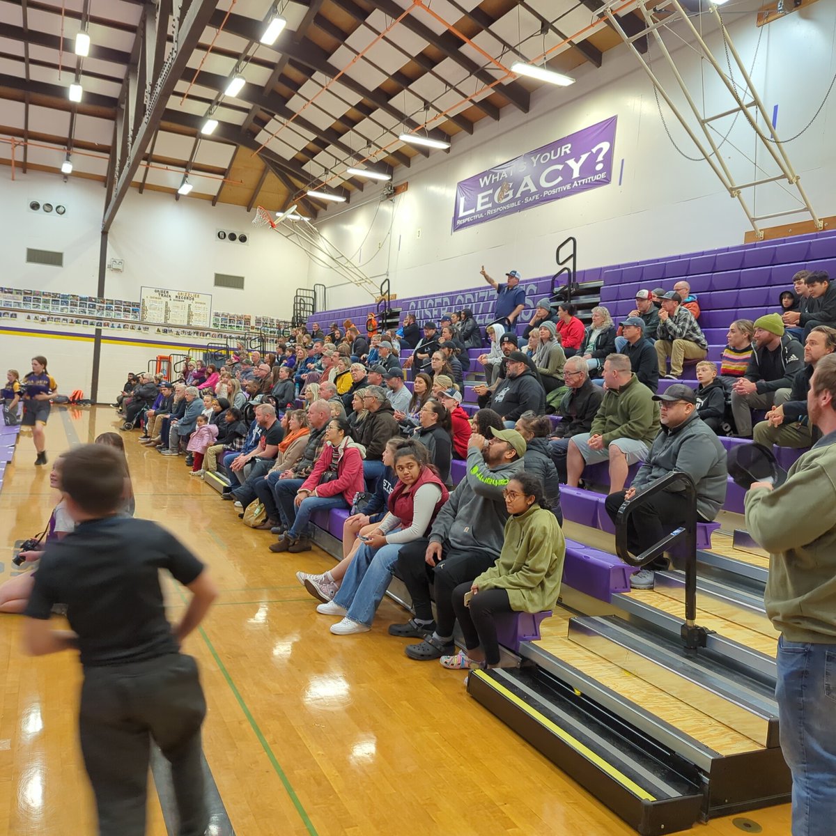 estedelga's tweet photo. Full house of activities at the Den. @GaiserGrizzlies hosting Mac and Alki. #gogrizz https://t.co/9juBDCOJfl
