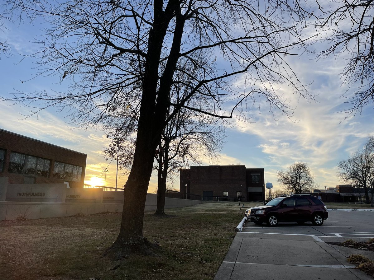 drdvd's tweet image. Love this gorgeous Wednesday in Missouri! #blessedWednesday #sbuniv #joyofteaching #welovesbu @sbuniv @drdvdus