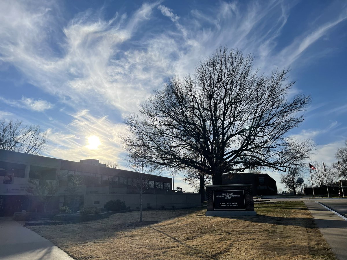 drdvd's tweet image. Love this gorgeous Wednesday in Missouri! #blessedWednesday #sbuniv #joyofteaching #welovesbu @sbuniv @drdvdus