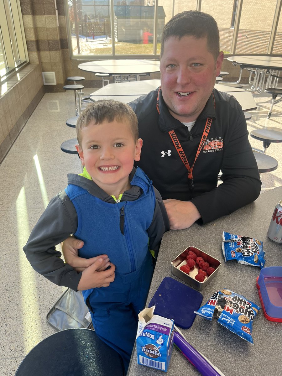 Lunch with dad today ♥️