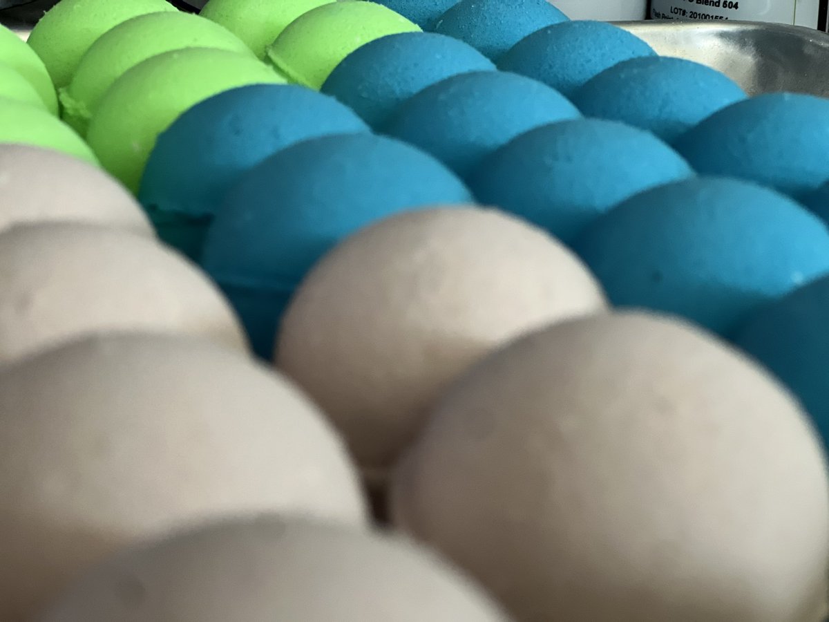 JumpyJellybean_'s tweet photo. Let us make you a mystery box, we have tons of items available and ready to go and the best part… there is three different sizes of mystery boxes to try. 

Filled with soaps, bath bombs, bath salts and more. 

Link to website is pinned. 

Use code FREESHIP for free shipping on orders $50 or more.
