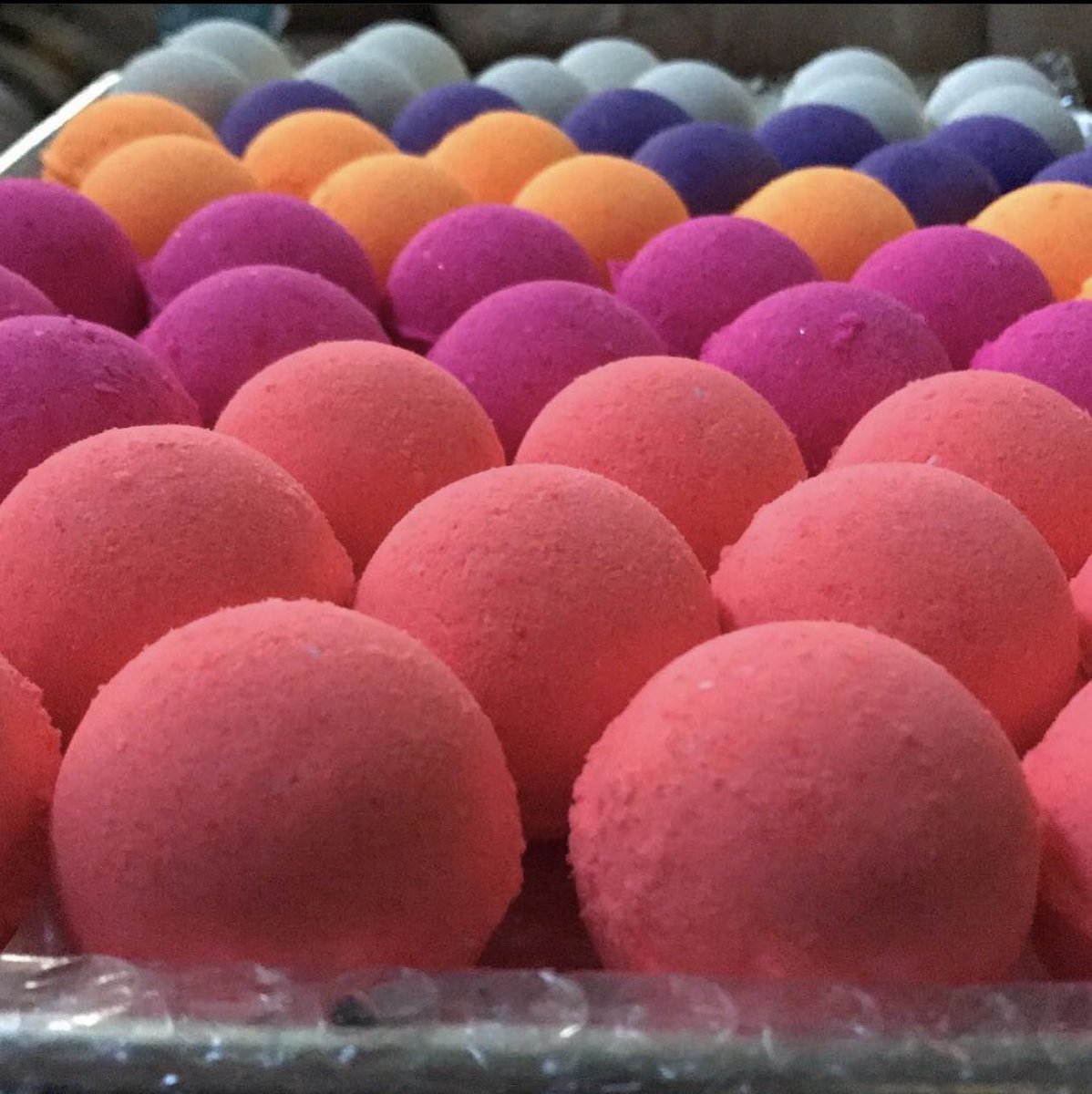 JumpyJellybean_'s tweet photo. Let us make you a mystery box, we have tons of items available and ready to go and the best part… there is three different sizes of mystery boxes to try. 

Filled with soaps, bath bombs, bath salts and more. 

Link to website is pinned. 

Use code FREESHIP for free shipping on orders $50 or more.