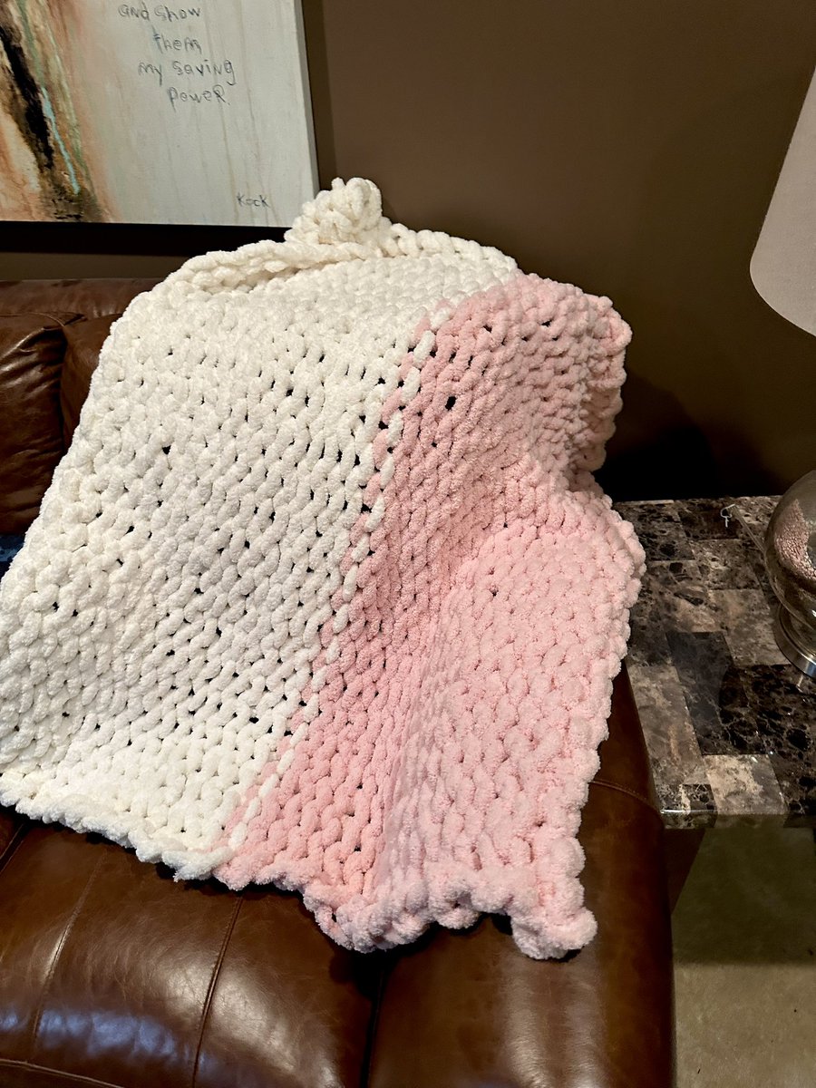 SkyFrench8's tweet photo. i started a new hobby 🥹💕

#crochetblankets https://t.co/Hpvu2AKMnD
