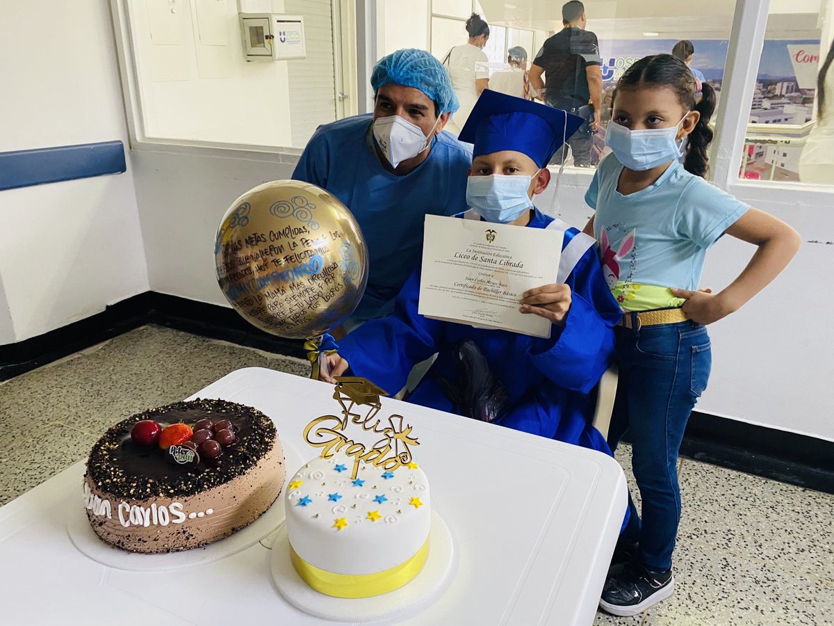El día de hoy celebramos junto con su familia, compañeros, personal asistencial y administrativo de la institución, el triunfo académico de nuestro pequeño paciente Juan Carlos Hoyos, estudiante del Liceo Santa Librada de Neiva , quien  lucha día a día contra un cáncer.🩵