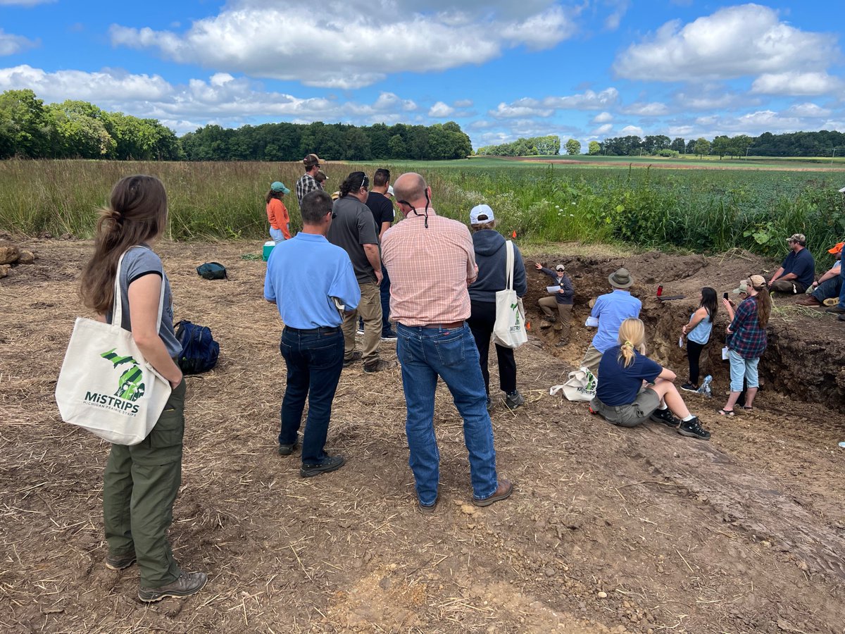 Kathryn Docherty is hiring two new graduate students to join her lab at <a href="/WesternMichU/">Western Michigan University</a>! This is an amazing opportunity to explore how the inclusion of #prairiestrips in agricultural lands can improve #soilhealth &amp; carbon sequestration. Please share widely!

…6-49fd-bf59-dde473cb0c2e.filesusr.com/ugd/fb6cdc_46c…