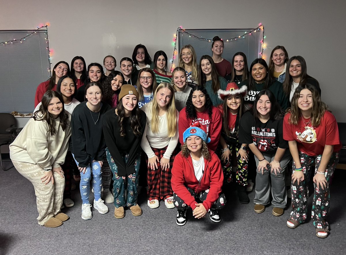 SUPiratesSB's tweet photo. Spent the evening celebrating the holidays with each other! Always a good time when we are together, plenty of laughs, pictures, food and creativity. 🖤💛 https://t.co/Kh92SJCadA