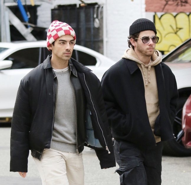 JonasBrosMedia's tweet photo. .@NickJonas &amp; @JoeJonas out in New York today. (11.29.23) https://t.co/qeDt04BKAB