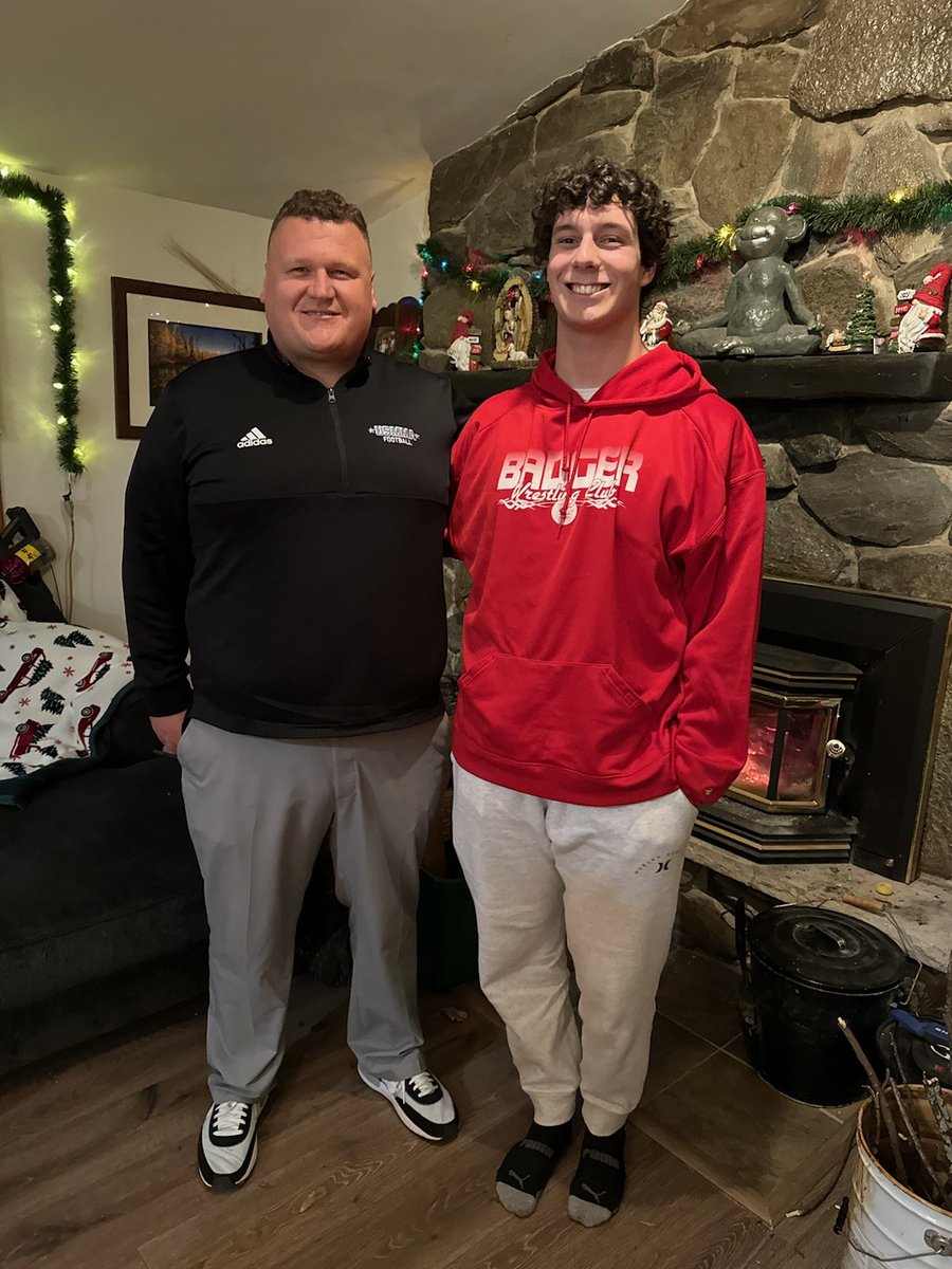 Thank you @CoachCroall for coming over! @IThawksfootball @TeamNixRecruit