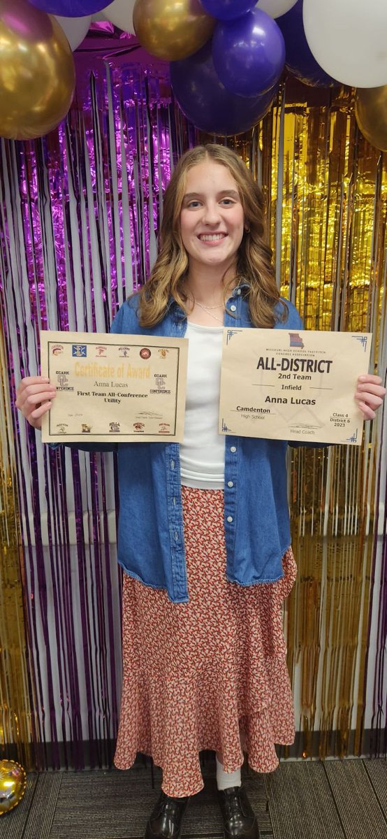 AnnaLucas25's tweet photo. I had my junior year softball banquet tonight. I recieved my 2nd team all-district and 1st team all-conference awards. Great way to end a great season! @lkrathletics @MrDinzCMS @Breannaplogan @UHSPsoftball https://t.co/abXie67qVU