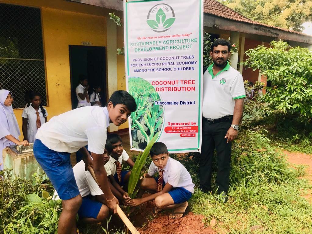 VanniHope_'s tweet photo. π΄ Planting Seeds of Sustainability in Trincomalee! We've distributed coconut trees at T/ Sarasvathi Vidyalayam Kappalthurai, nurturing sustainable agriculture and rural economy among school children. π±π #GreenFuture #SustainableAgriculture #VanniHope #Trincomalee https://t.co/sLSogHsnIX