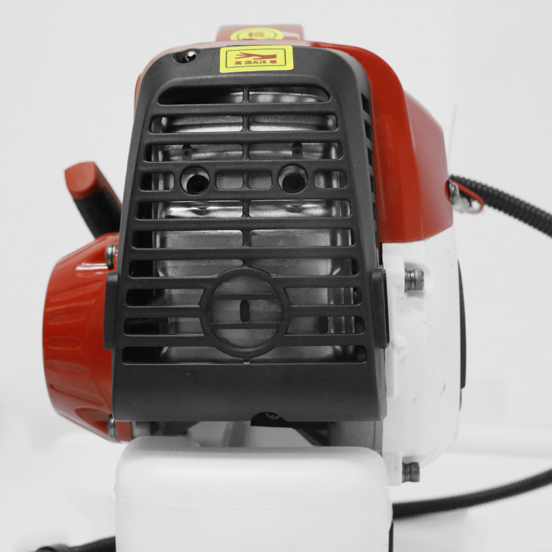 makcim1113's tweet image. Бензиновый триммер CanFly 630
Особенность：2-тактный, одноцилиндровый, воздушное охлаждение
Перемещение：63 cc
Номинальная мощность：1.6 кВт
Скорость холостого хода：6500 р/мин
Диаметр трубы：28мм

#Триммер #Триммер бензиновый #садовая техника #сад #инструменты #мотокосилка