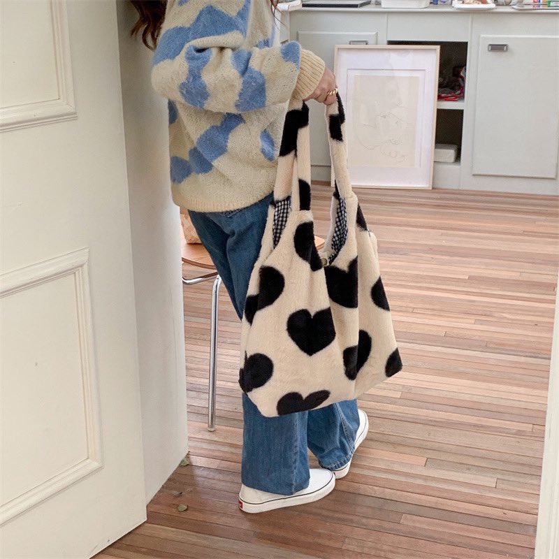Coopershopp's tweet photo. รุ่นนี้เข้าครบสีค้าบ🧸🎂
#พร้อมส่ง กระเป๋าผ้าขนนุ่ม Nana Bag 200.-🐶💖
⭐️ขนาด 40*34 cm
⭐️ A4 ipad สมุดหนังสือใส่ได้ค่า
⭐️ด้านในมีซับผ้าและช่องด้านใน
⭐️เปิด-ปิดด้วยกระดุม
⭐️วัสดุ ผ้าขนสังเคราะห์นิ่ม
⭐️สีครีม สีดำ
.
.
#กระเป๋า #กระเป๋าผ้า #ของขวัญ #กระเป๋าพร้อมส่ง #กระเป๋าน่ารัก https://t.co/uvgZ2XzVaG