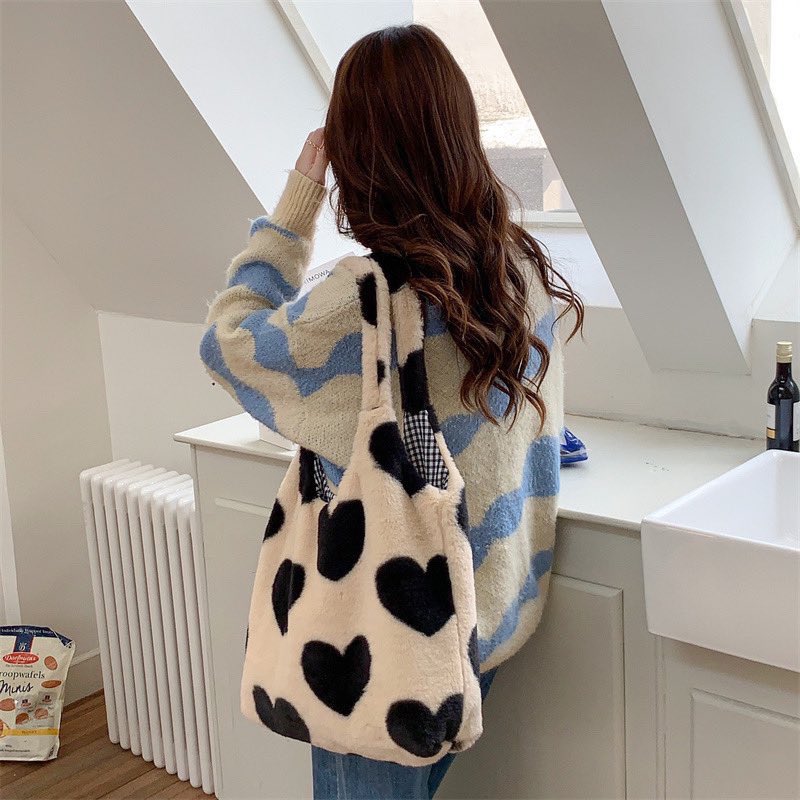 Coopershopp's tweet photo. รุ่นนี้เข้าครบสีค้าบ🧸🎂
#พร้อมส่ง กระเป๋าผ้าขนนุ่ม Nana Bag 200.-🐶💖
⭐️ขนาด 40*34 cm
⭐️ A4 ipad สมุดหนังสือใส่ได้ค่า
⭐️ด้านในมีซับผ้าและช่องด้านใน
⭐️เปิด-ปิดด้วยกระดุม
⭐️วัสดุ ผ้าขนสังเคราะห์นิ่ม
⭐️สีครีม สีดำ
.
.
#กระเป๋า #กระเป๋าผ้า #ของขวัญ #กระเป๋าพร้อมส่ง #กระเป๋าน่ารัก https://t.co/uvgZ2XzVaG
