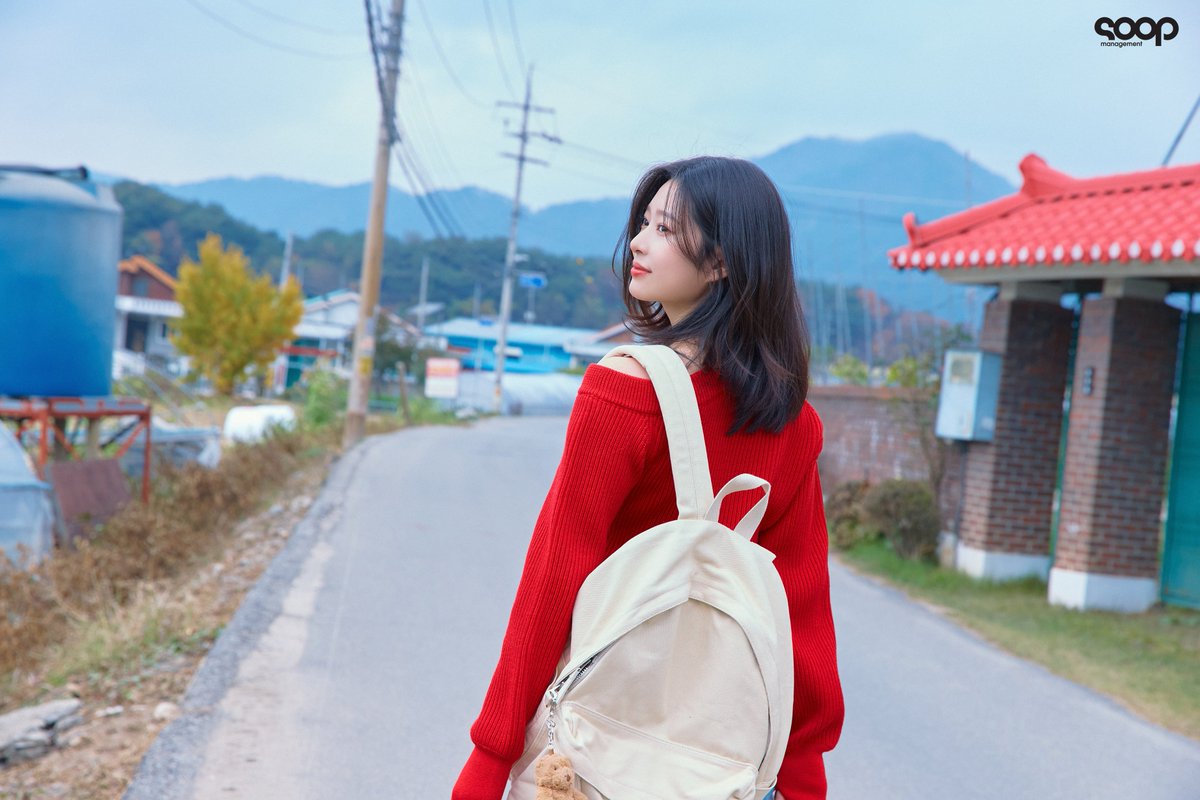 soop_ent's tweet image. 기다리고 기다리던 그것이 왔습니다-!

한 해의 시작은 역시 민주와 함께해야…💕
여러분의 기다림이 기대로 바뀔 맛보기 비하인드-!

MINJU 2024 SEASON’S GREETINGS : 문득, Anywhere
❤🧡💛많.관.부💚💙💜

☞naver.me/GxNxBYYb

#김민주 #kimminju #시즌그리팅 #SEASONSGREETINGS