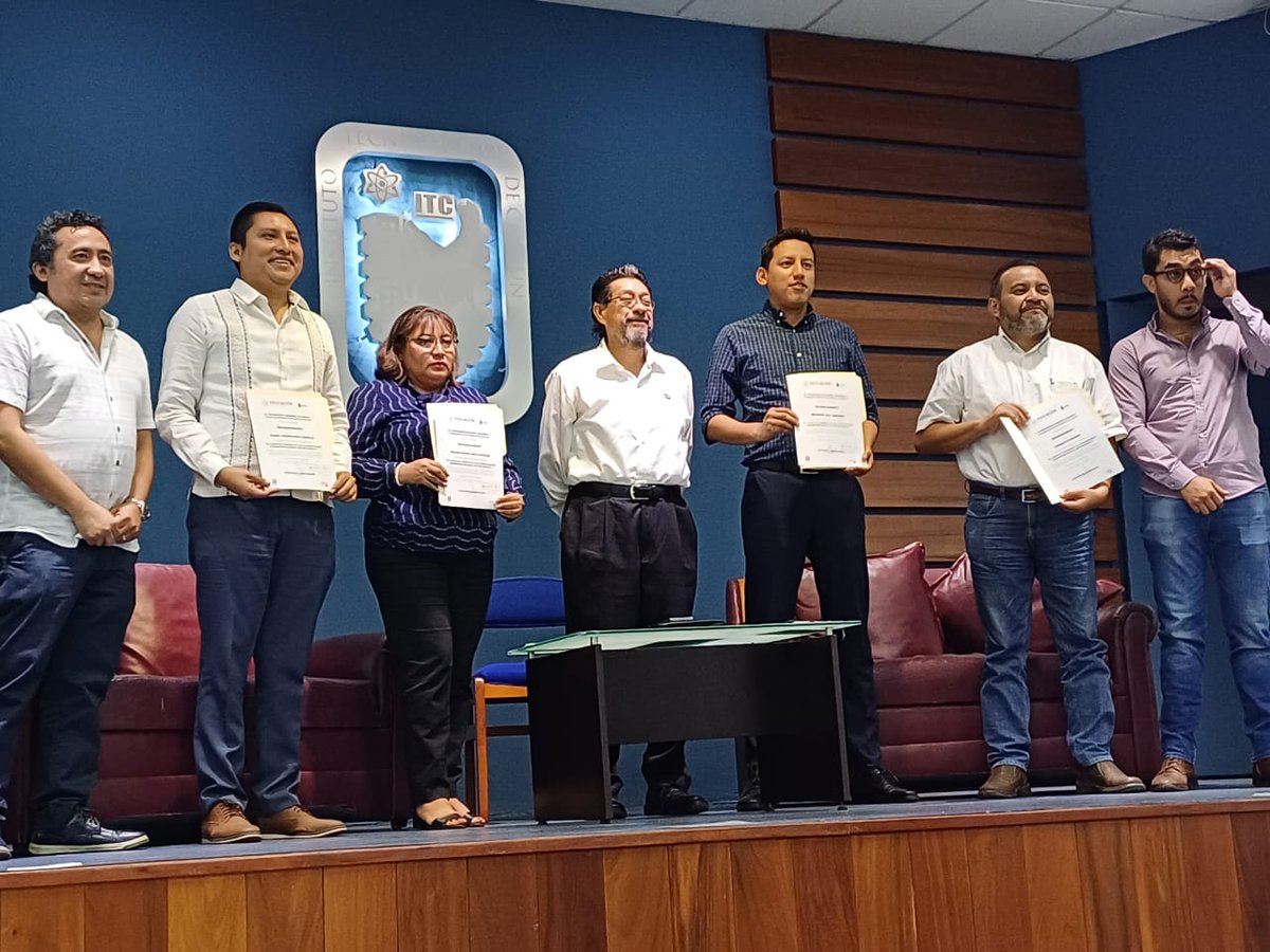 <a href="/omaralpuche/">omar alpuche leal</a> <a href="/TecNM_MX/">TecNM</a> <a href="/TecNM_Cancun/"><a href="/TecNM_Cancun/">@TecNM_Cancun</a></a> <a href="/alvarxavier/">Alvar Xavier Ortiz C</a> <a href="/miricruz72/">miriam cruz cardeña</a> <a href="/BrandonBMexMtz/">Brandon Mex Martinez</a> <a href="/enriqueoyromero/">Enrique Oy Romero</a> <a href="/Gbg2396/">Gilberto Bustos</a> Un equipo unido por nuestra #AlmaMater el <a href="/TecNM_MX/">TecNM</a> #Tucanes del @TecNM_Cancun y #Mapaches del <a href="/IT_Chetumal/">TecNM - Chetumal</a> representamos más de 17 mil egresados en todo #QuintanaRoo con el compromiso de aportar ciencia y tecnología para el desarrollo del Estado. 
<a href="/Ramon_Jimenez_L/">Ramón Jiménez López</a> <a href="/MaraLezama/">Mara Lezama</a>