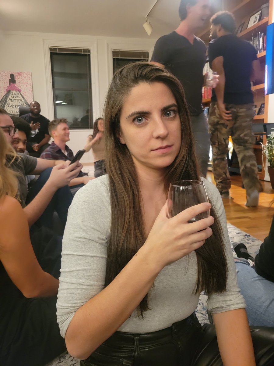 veebaamonde's tweet photo. The face of someone who did not in fact have Bruce's idol @kellienalb #Survivor45 https://t.co/2NcStpoAhy