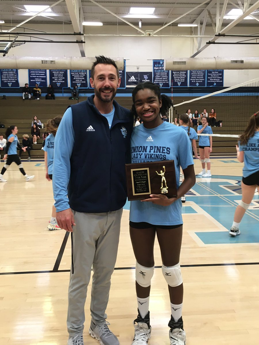 UPVBALL's tweet image. 🏆 T TIME 🏆 

Huge congratulations to Senior, OH, Tyne Ross for being awarded with the WRAL Extra Effort Award. Very well deserved! #vikingTOUGH #RiseUP