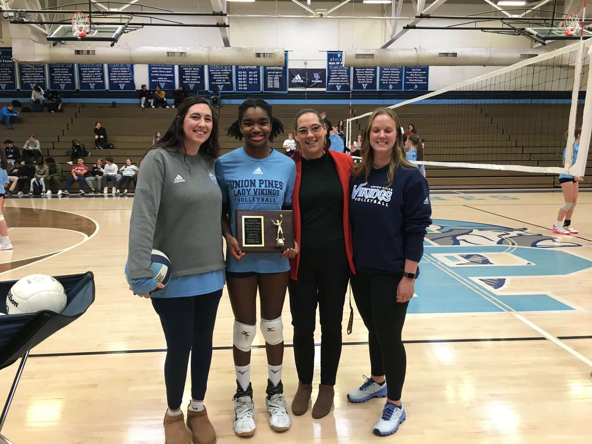 UPVBALL's tweet image. 🏆 T TIME 🏆 

Huge congratulations to Senior, OH, Tyne Ross for being awarded with the WRAL Extra Effort Award. Very well deserved! #vikingTOUGH #RiseUP