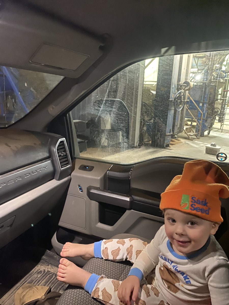 Nightly seed cleaning plant shutdown with dad. All part of producing quality certified seed! <a href="/saskseed/">@saskseed</a> <a href="/Seedgrowers/">CSGA / ACPS</a> #ChooseCertifiedSeed