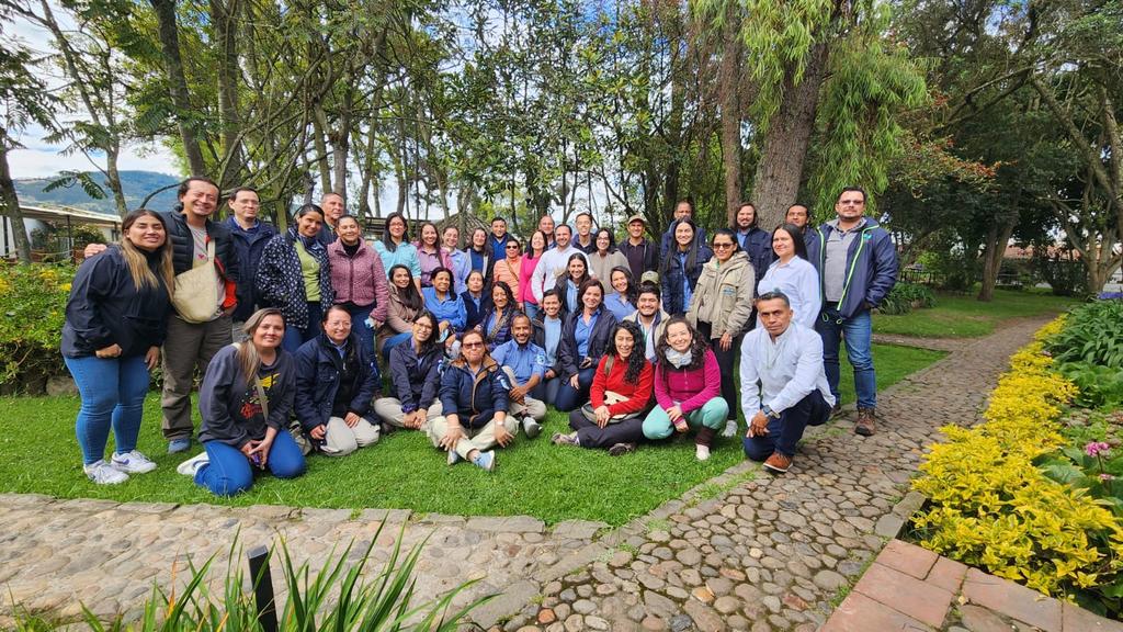 ParquesColombia's tweet photo. #EnParques | Hoy iniciamos el 8° encuentro Inter SIRAP "Juntos por la conservación: dos regiones, una misión" realizado entre el @SOrinoquia, #SIRAPAndesNororientales y la Comisión Conjunta Ceercco, en donde convergen más de 50 actores de las dos regiones. https://t.co/BXd5ULcibn